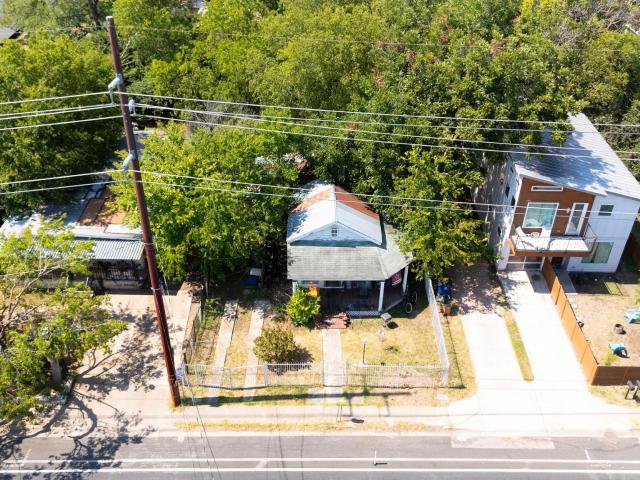 2907 E 5th St