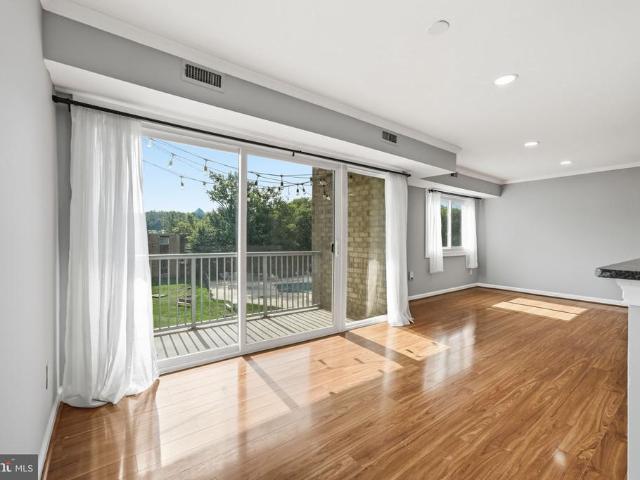 2901 Charing Cross Road # 11