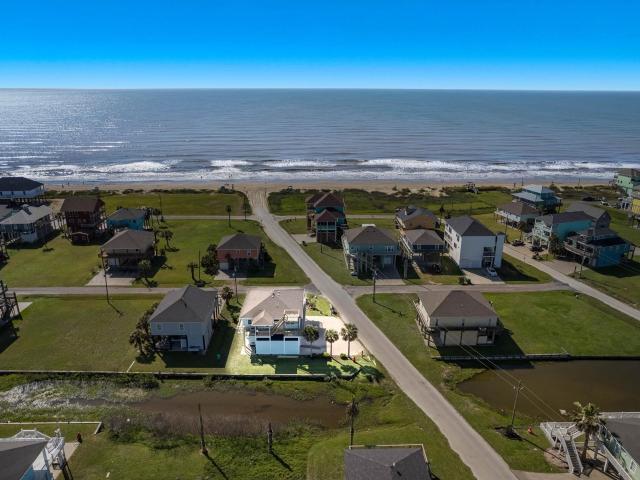2901 Lakeside Drive