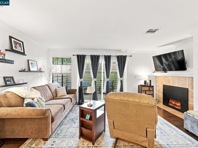 290 Eastridge Dr