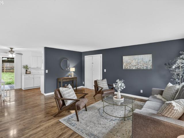 290 N 4TH ST