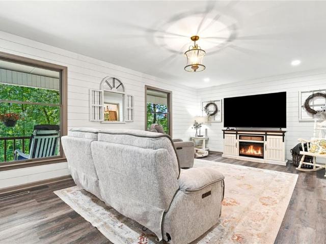 290 Sharptop Ridge Road