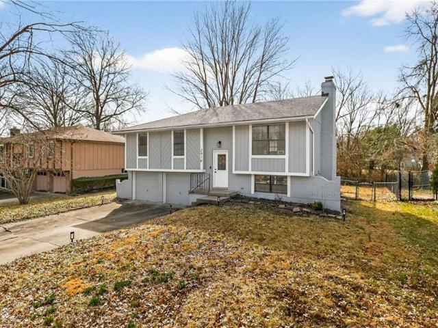 2916 Sweet Briar Dr, Independence, MO 64057 | MLS #2622
