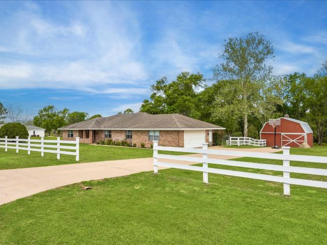 2919 Center Hill Cir, Bellville, TX 77418 | MLS #41169
