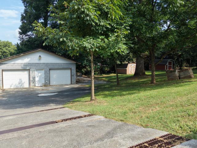 2919 W Woodbine Drive