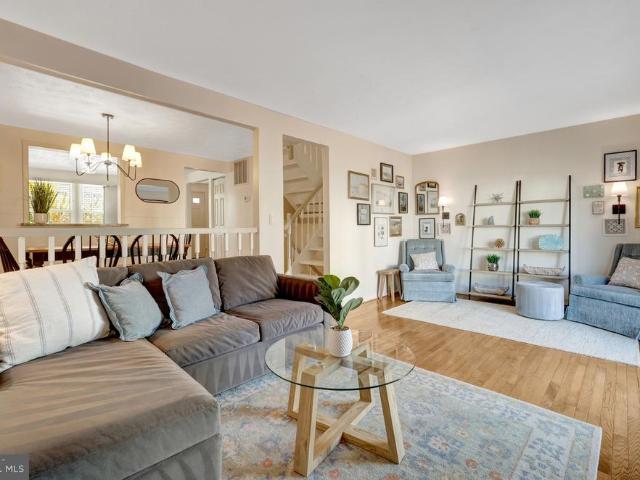 2910 Bridgehampton Court