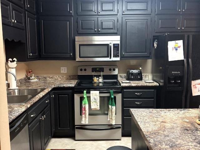115 River Oaks Commons