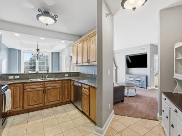 2912 N University Dr, Unit 201