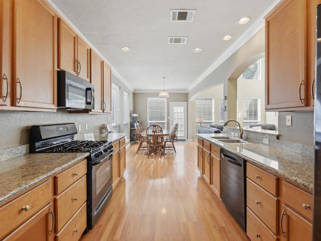 2913 Oakwood Drive