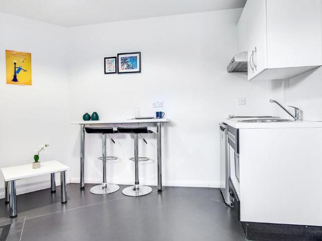 291 295 Corporation Street. Studio to rent £1,105 pcm £255 pw