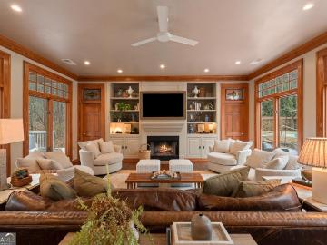 291 Spear Road