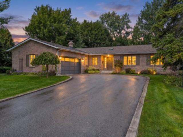 291 Rue Oakridge, Baie D'Urfé, QC, H9X 2N7 house for sale | Listing ID 18287 | Royal LePage