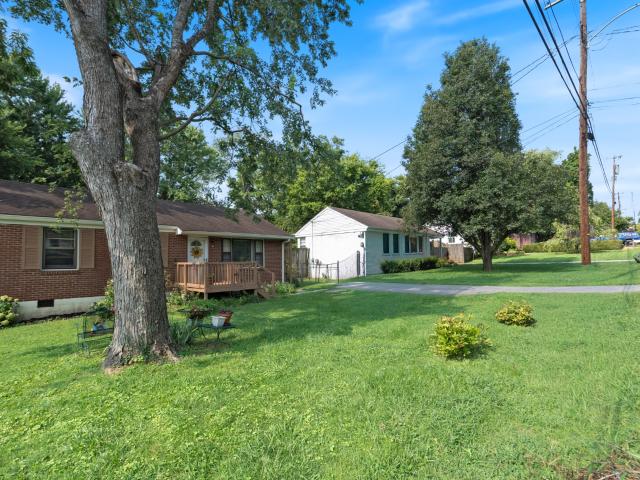 2925 Lakeland Dr