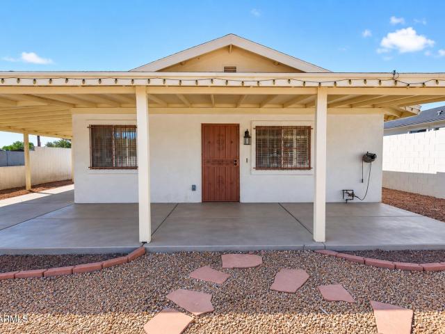 2925 W Palm Lane