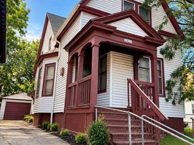 2927 N 12th St, Milwaukee, WI 53206
