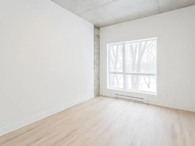 2929 VICTORIA — 4 ½