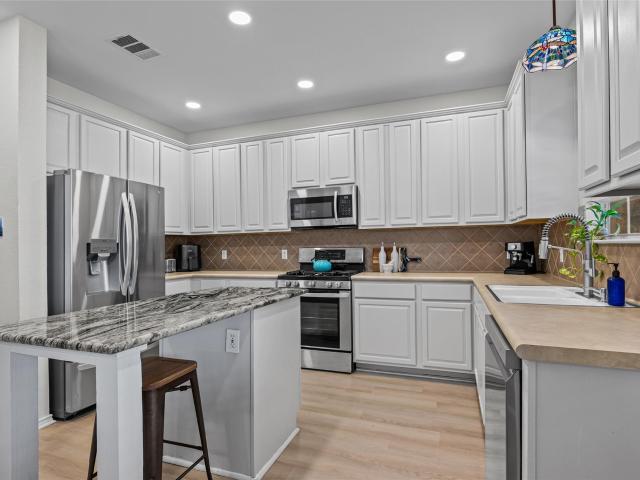 2920 Lynnbrook Dr