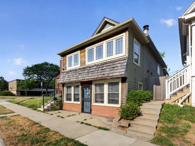 2921 S Howell Ave, Unit 2923