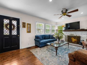 2922 Lovers Lane