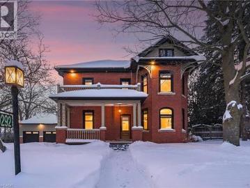 Wellington, Ontario - Parking