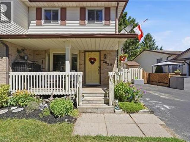 292 Mayview Court Unit# B, Waterloo, ON, N2V 1W5 house for sale | Listing ID 40852 | Royal LePage