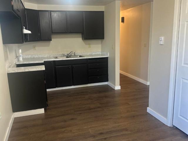 292 W Varsity Dr