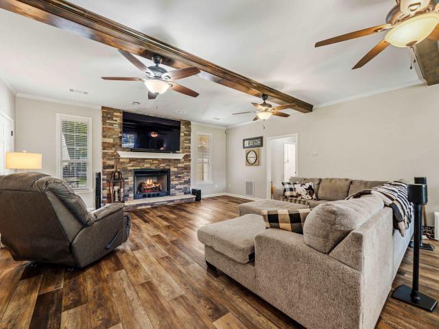 292 Woodland Cove