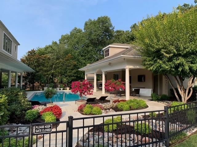 2935 N Williamsburg Lane