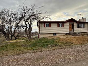 2932 S Arthur