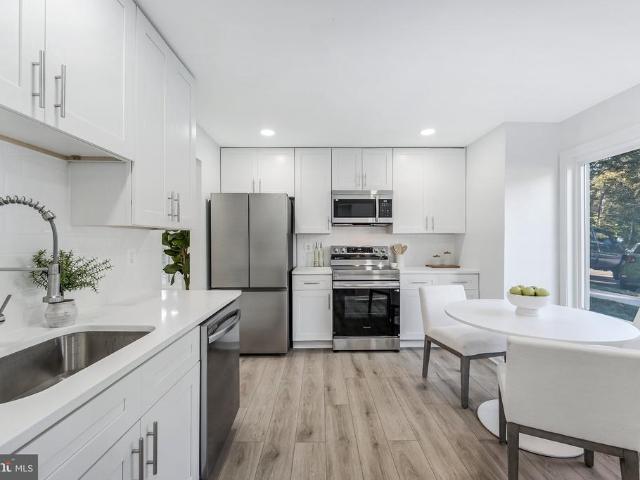 2933 Cambridge Drive