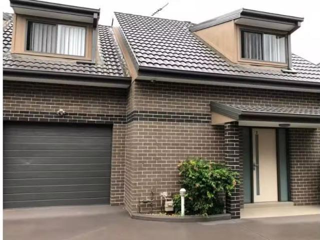 2/93 Adelaide Street, OXLEY PARK Townhouse for rent Listed by.