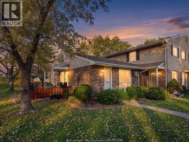 2949 Meadowbrook Lane, Windsor, ON, N8T 3C4 townhouse for sale | Listing ID 26025 | Royal LePage