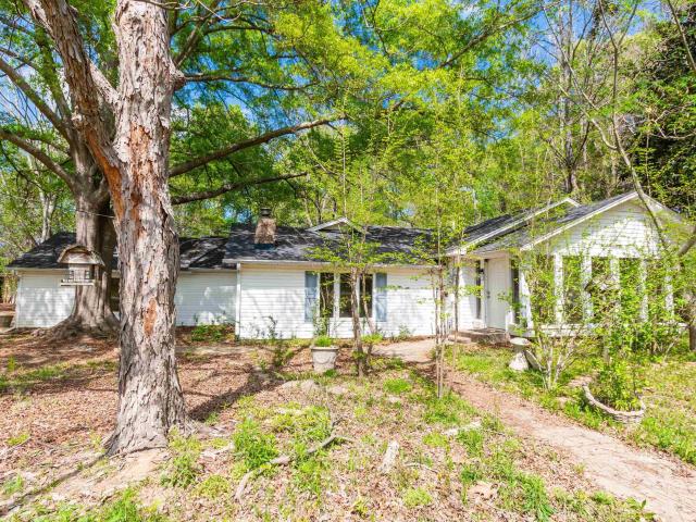 2942 Medlin Rd, Gilmer, TX 75645 | MLS #26004