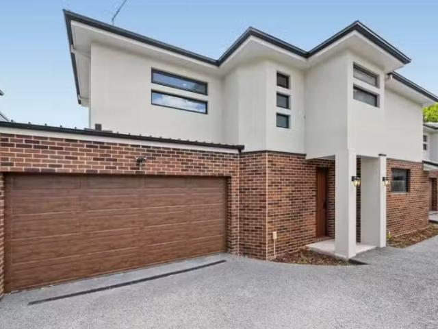2/942 Riversdale Rd, Surrey Hills VIC 3127 Townhouse For Lease