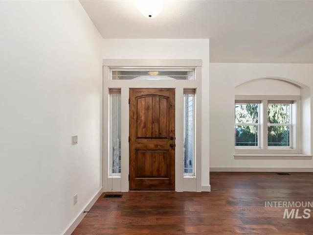 2943 E Idavada Ct