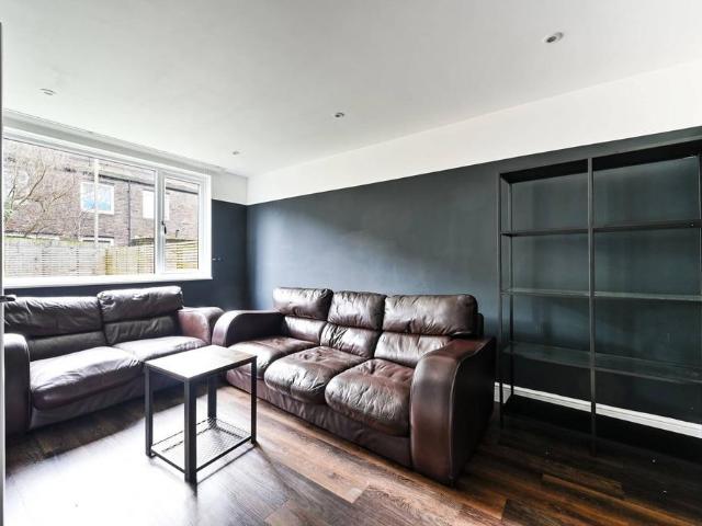 294 308 Dowdeswell Close, London, SW15 5RL, United Kingdom | 3 bed townhouse for rent #139403078 | Rentberry