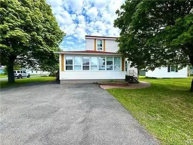294 J. D Gauthier Blvd, Shippagan, NB, E8S 1R4 house for sal.