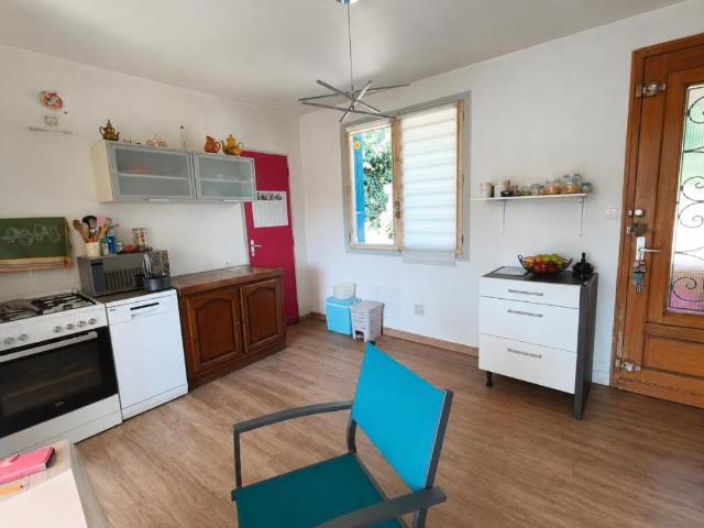 29520 Saint Goazec maison de 60 m² plain pied avec 2 chambres et vue imprenable. Habitable mais travaux à prévoir