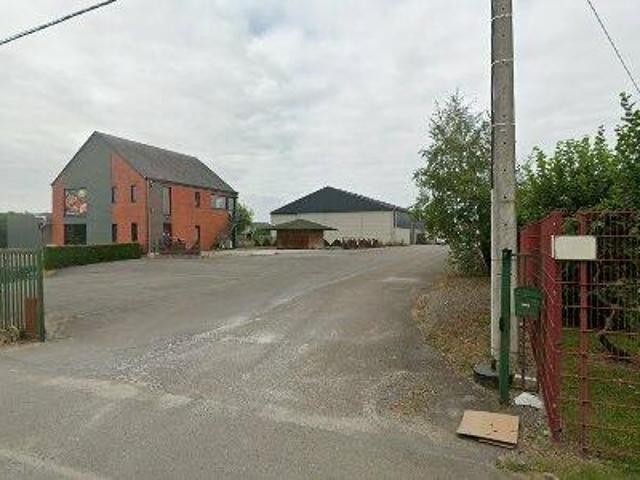 295 m2 apartment for rent in Rochefort