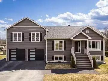 295 Rue Robert, Sainte Catherine De Hatley, QC, J0B 1W0 hous.