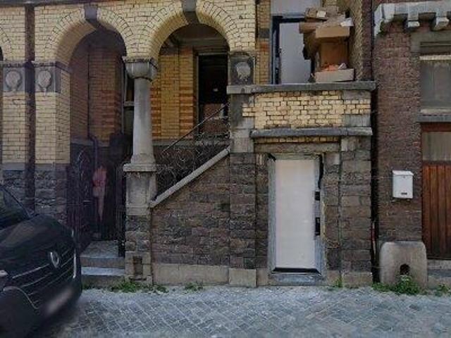296 m2 apartment for rent in Luik