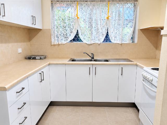 2/96 The Strand North Ward, QLD 4810