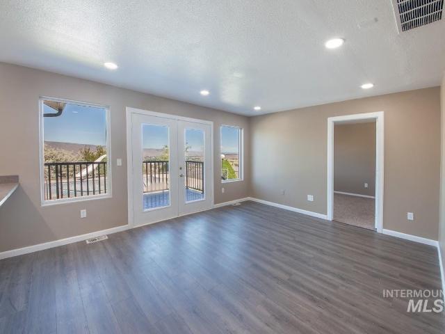 2975 Dove Dr
