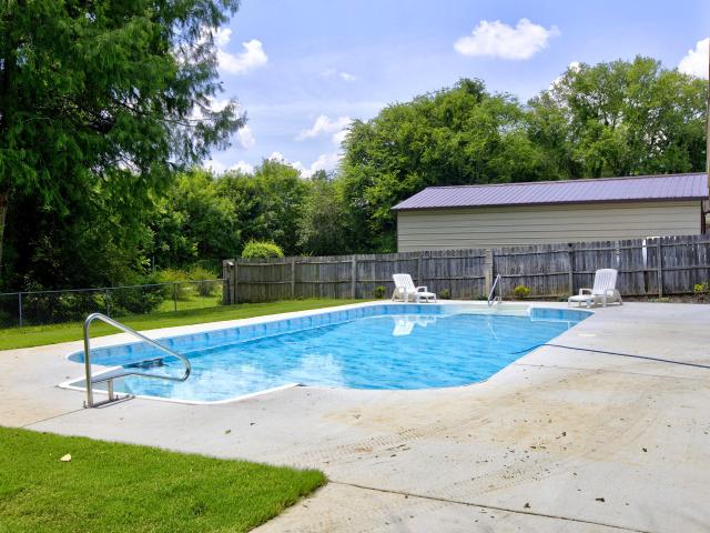 2975 Rolling Hills Drive NW