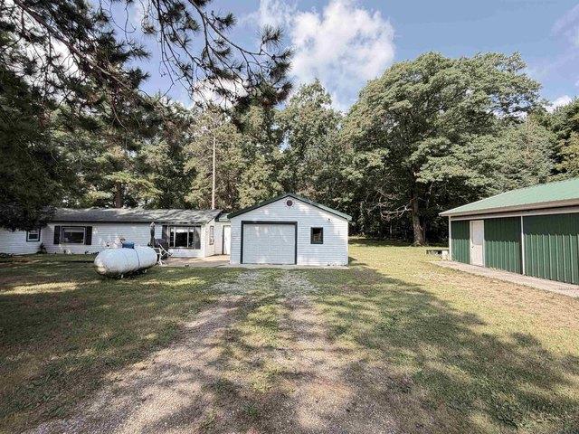 2976 S Clare Ave, Harrison, MI 48625
