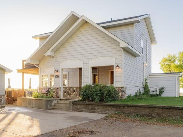 2981 E Lakeside Rd, Jamestown, ND 58401