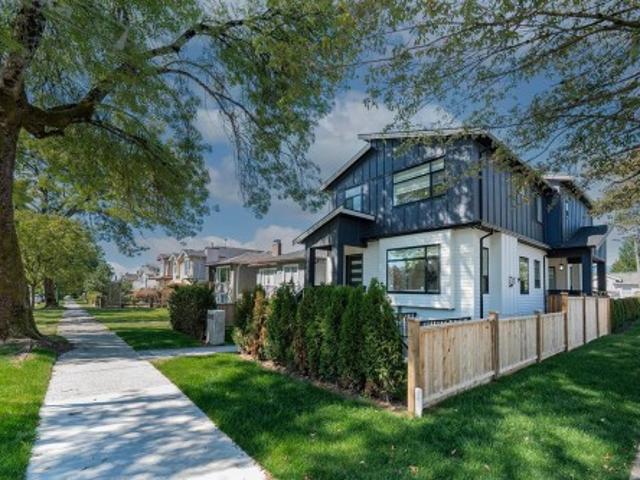 2995 17Th Avenue E, Vancouver, BC, V5M 2N4 duplex for sale | Listing ID R3174 | Royal LePage