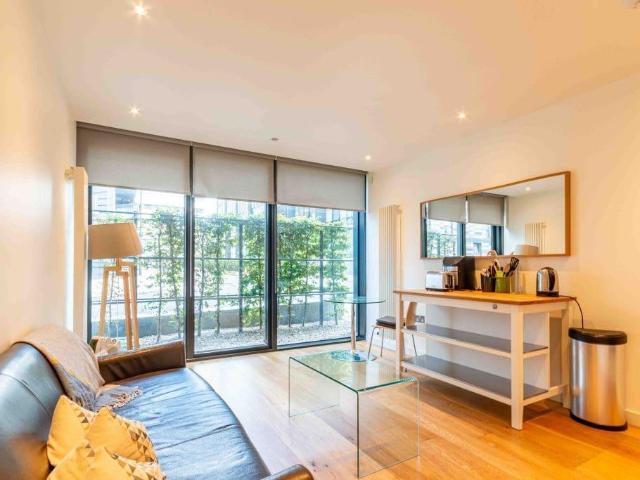 2996L Simpson Loan, Edinburgh, EH3 9GX 1 bed flat to rent £1,500 pcm £346 pw