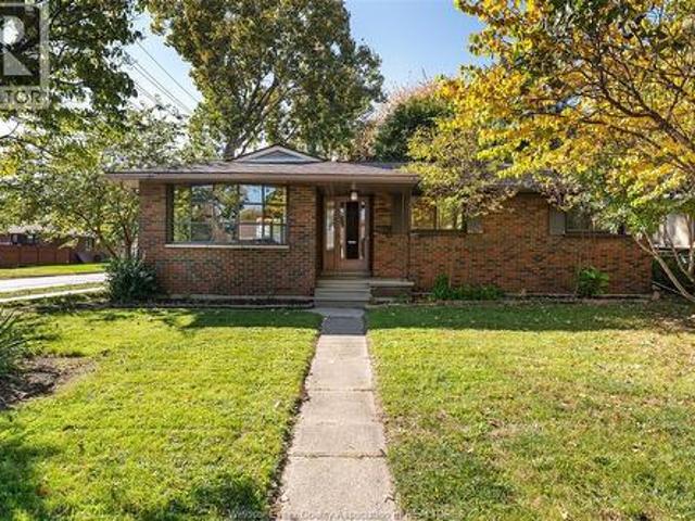 2997 St Patrick'S Drive, Windsor, ON, N9E 3G8 house for sale | Listing ID 26025 | Royal LePage