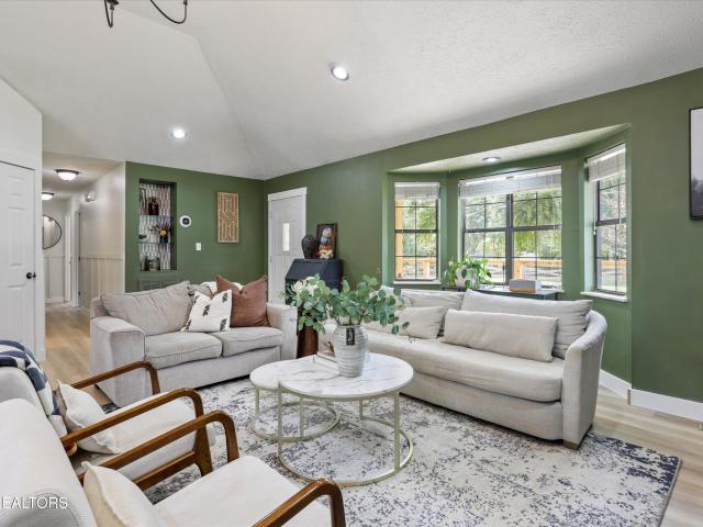 2990 Shaw Ferry Rd